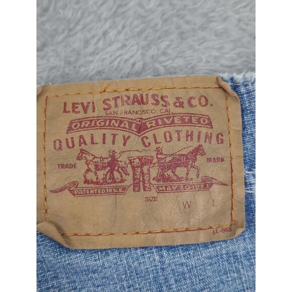 Vintage Women's 2003 Levi's Denim Jean Shorts Size 8 (31x4) Zipper Fly - Picture 6 of 13